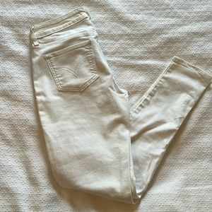 Levi’s white skinny jeans